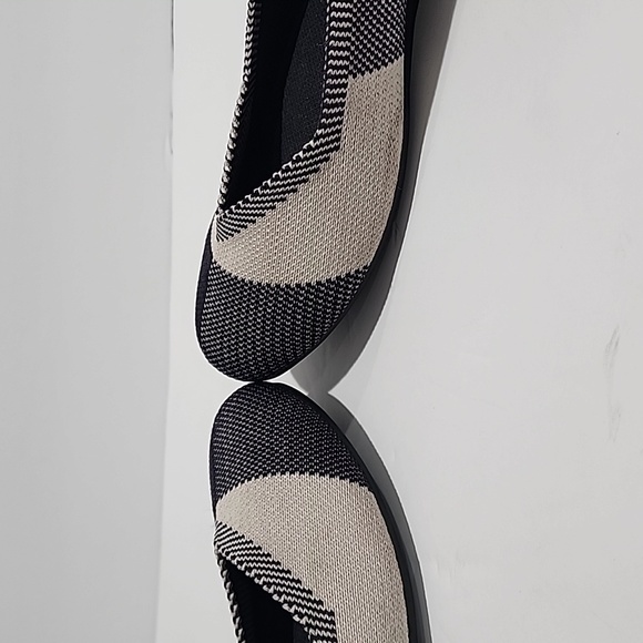 Rothy's The Flat Black Captoe 7.5 - Picture 10 of 10